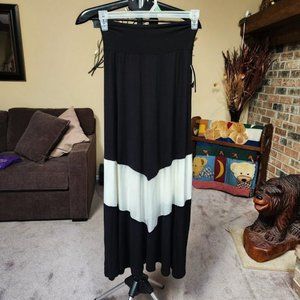 NWT AB Studio sz small maxi skirt black / white